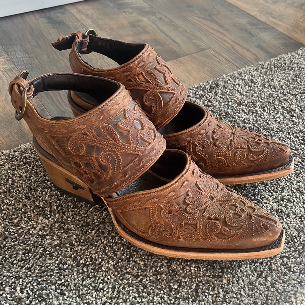 Lane booties